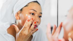 5 Natural Dry-Skin Remedies You Can DIY at Home
